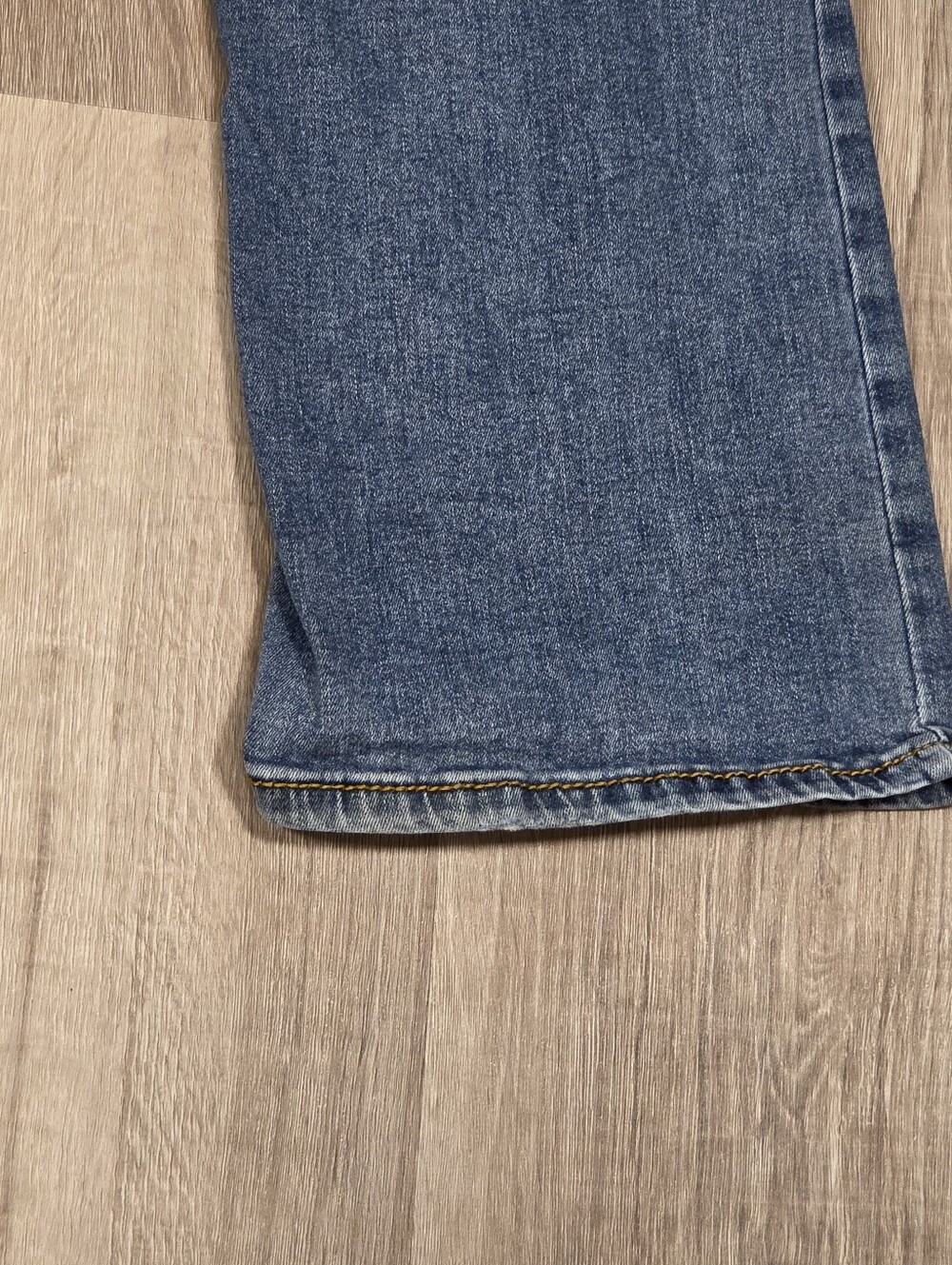 Wrangler women's bootcut jeans in a medium wash - Picture 7 of 10